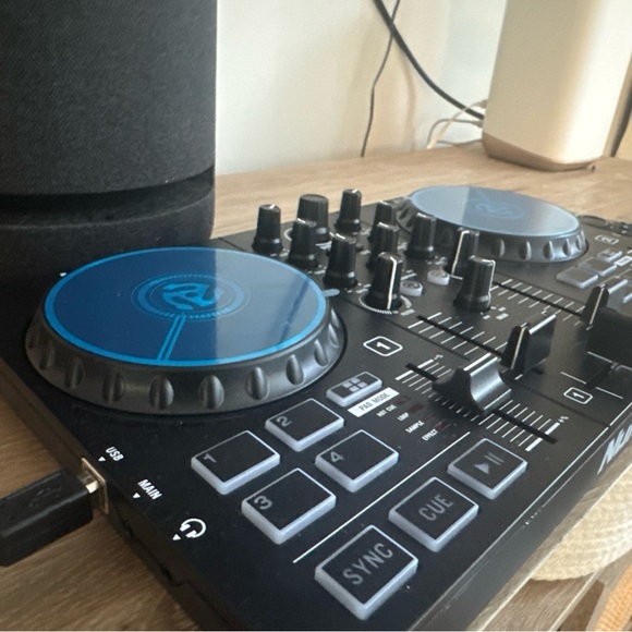 Numark party mix dj controller